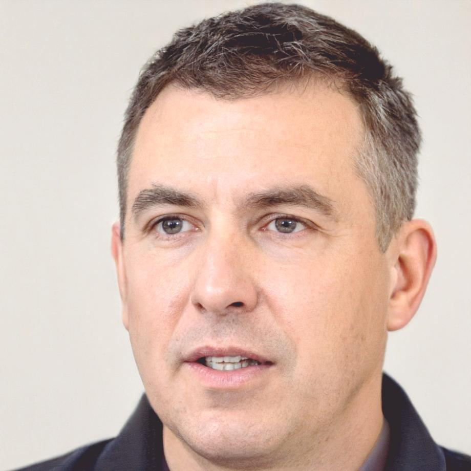 Retrato profesional de Esteban Urquijo