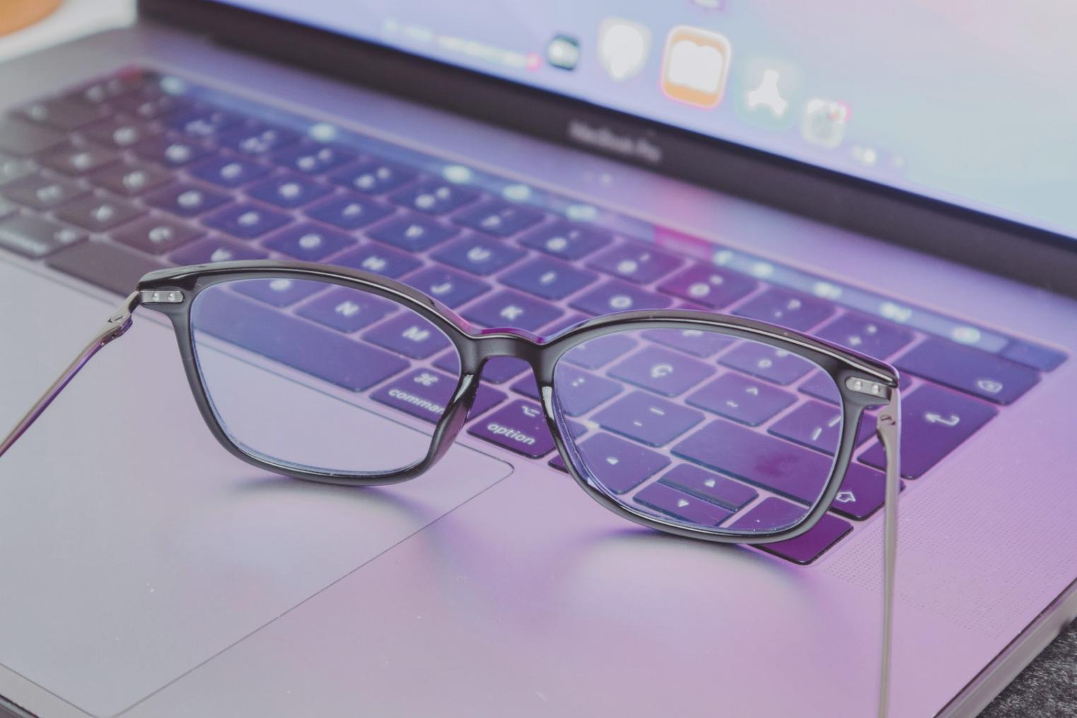 Equipo de frexaliorna trabajando en modelado de escenarios financieros